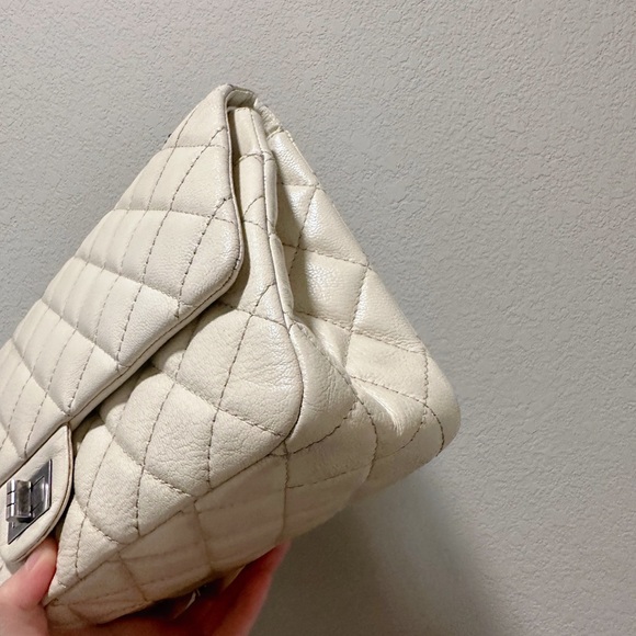 AUTHENTIC Chanel 2.55 reissue 227 White - Picture 3 of 11
